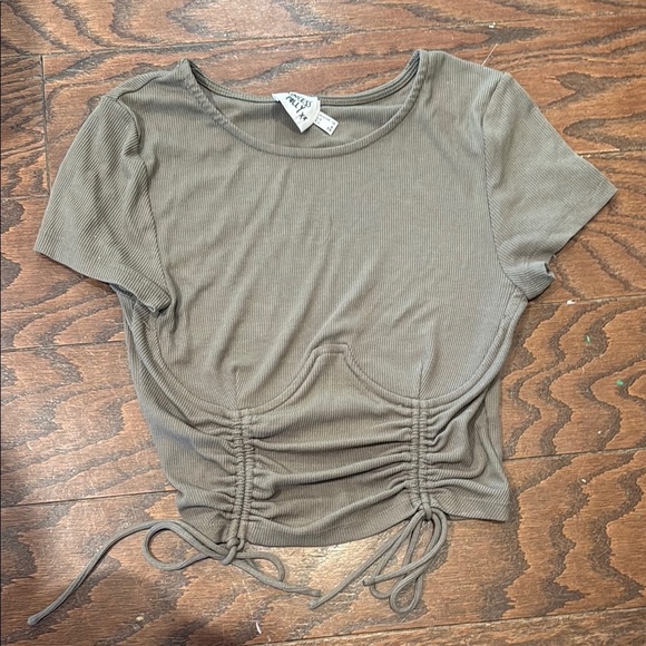 Princess Polly crop top, size 6 - Picture 2 of 6